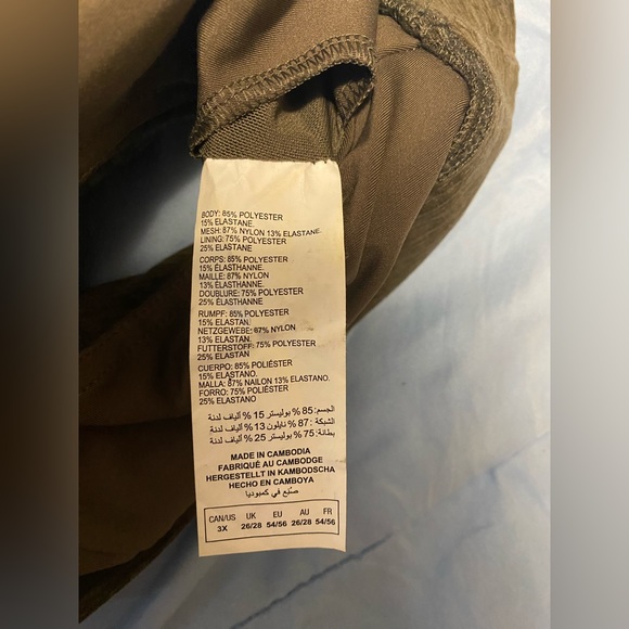 Plus Size 3X crop top - Picture 3 of 4